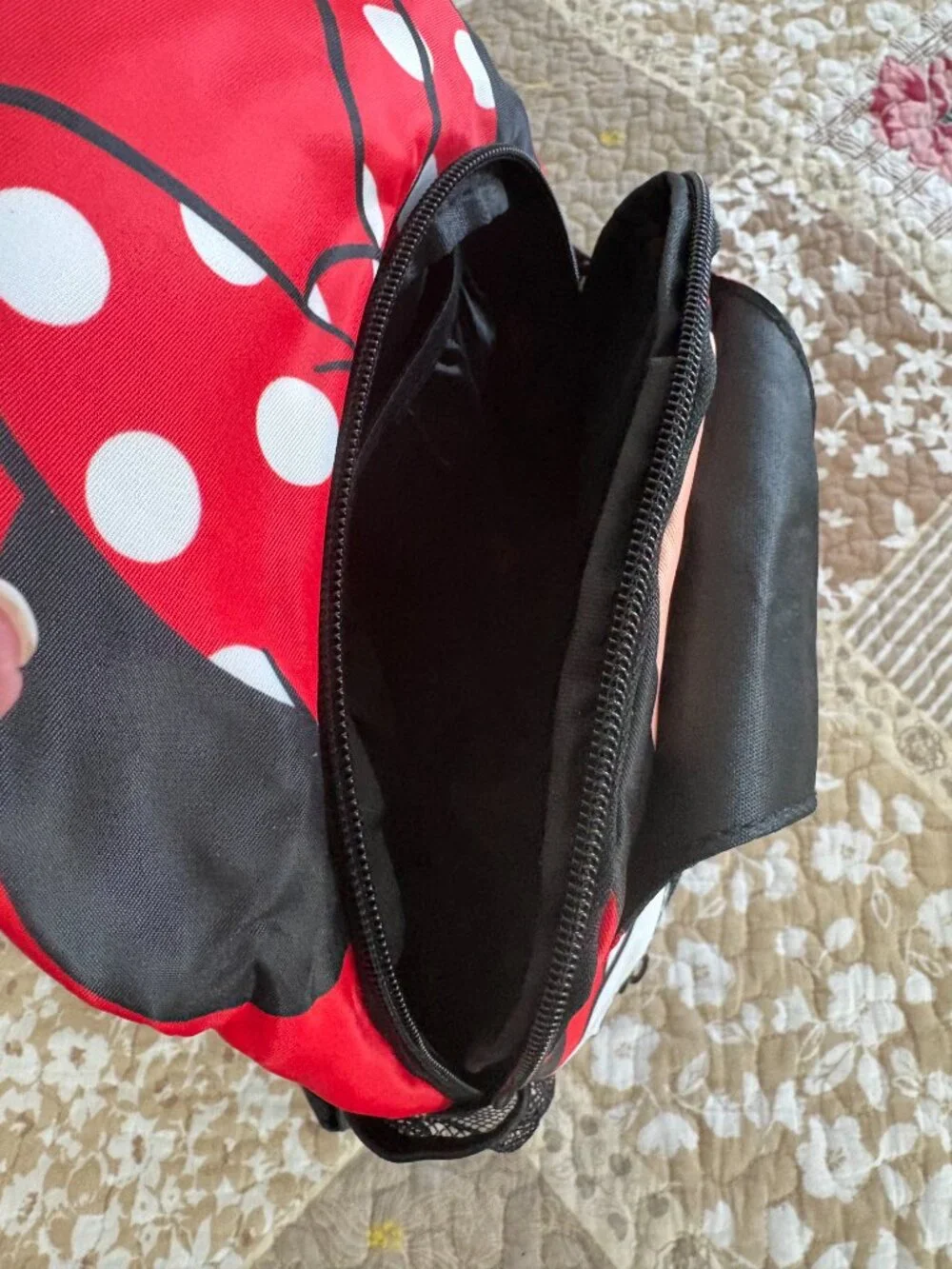 Disney Minnie Mouse Teardrop-Shaped Sling Backpack Back to School Bundle